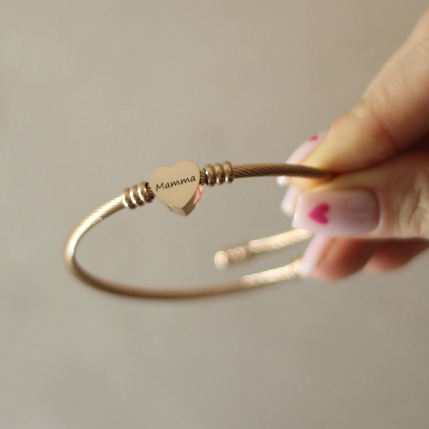 Dāvana mammai - Rokassprādze LOVELY CHARMS rzozā zelta krāsā