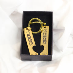 Dāvana gadadienā - atslēgu piekariņš pāriem zelta krāsā