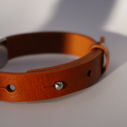 CASUAL ELEGANCE ādas imitācijas rokassprādze