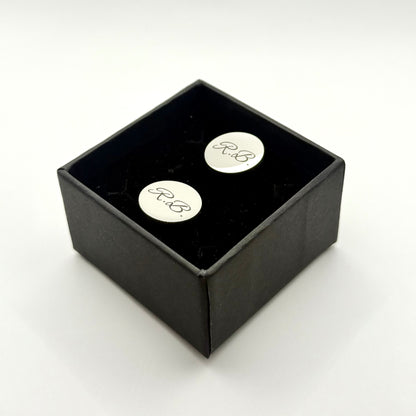 Aproču pogas ar iniciāļu gravējumu