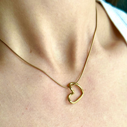 Dāvana sievietei kaklarota ar sirds kulonu