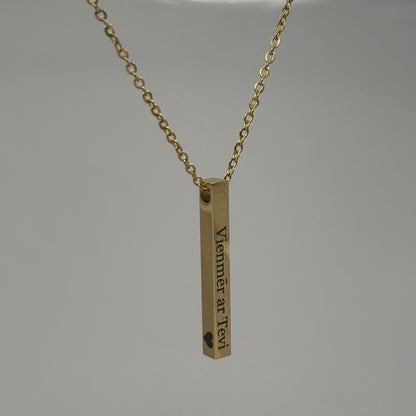 Kaklarota zelta krāsā ar apzeltītu taisnstūra kulonu