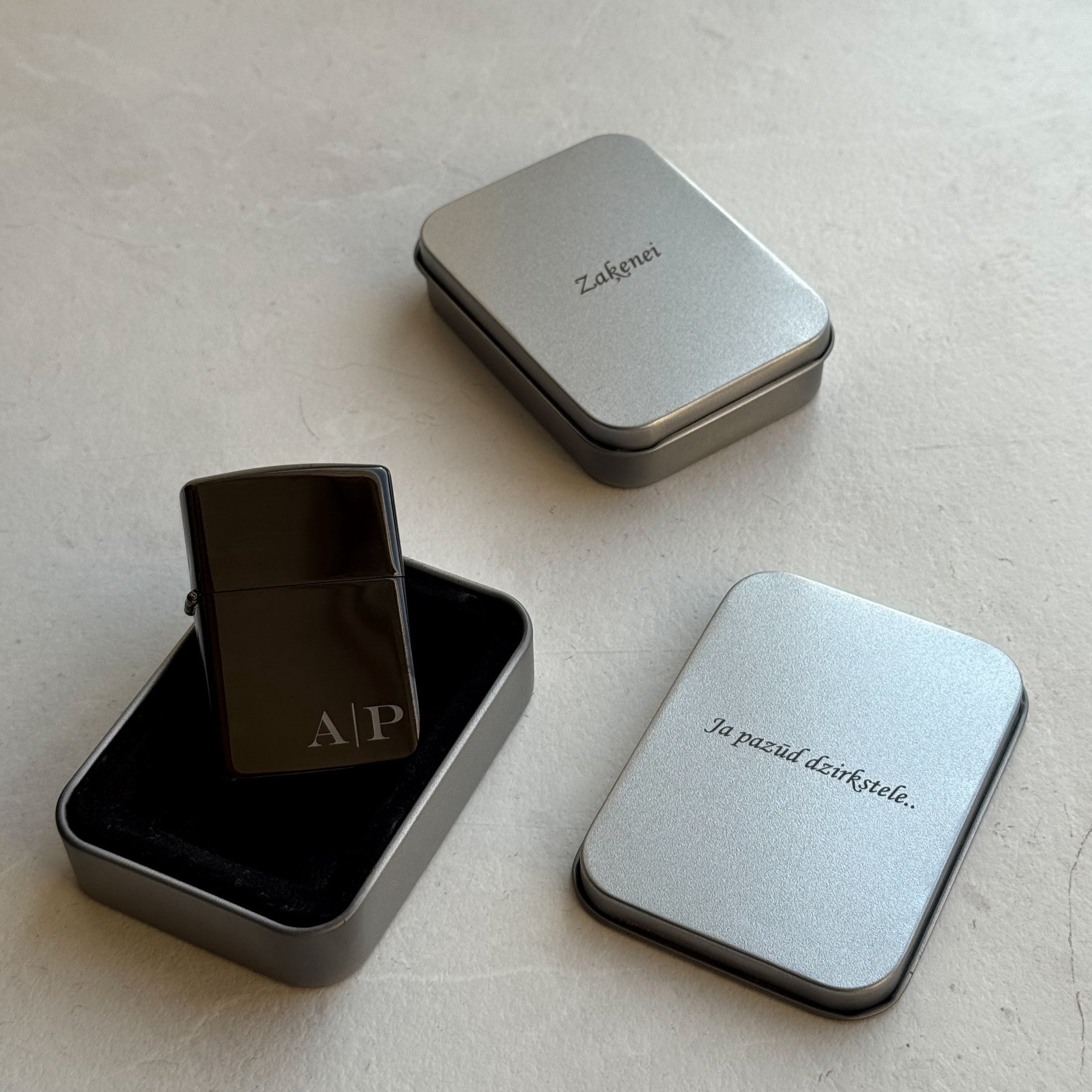 Metāla kastītes šķiltavām ar personalizētu gravējumu