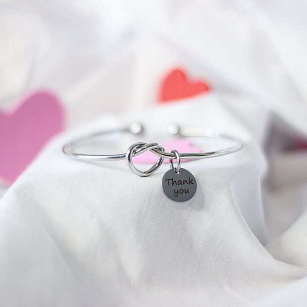 Dāvana sievietei - Skaista sudraba rokassprādze ar Jūsu unikālu gravējumu.