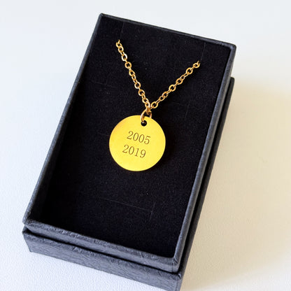 Mājdzīvnieka piemiņas kaklarota zelta krāsā ar gravējumu