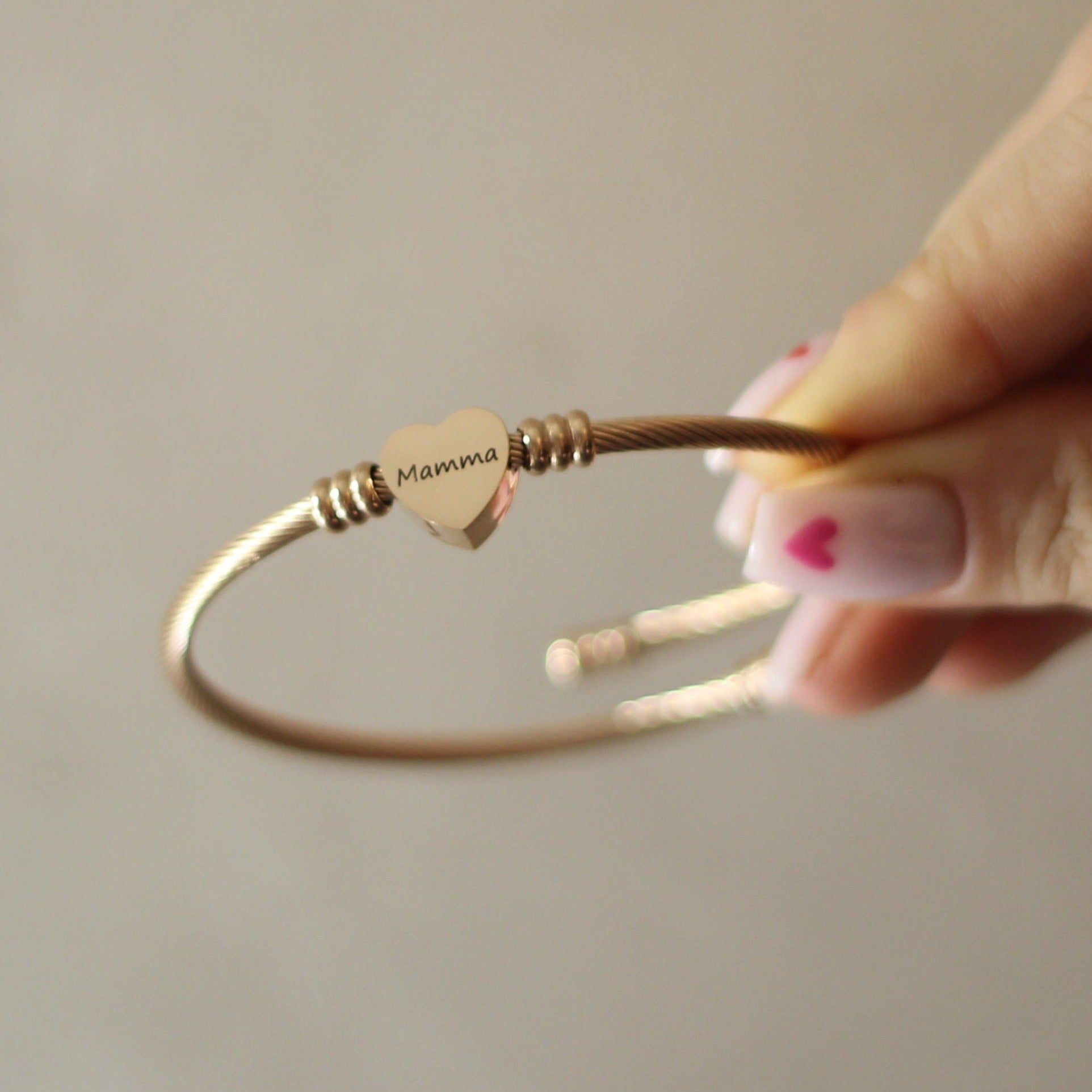 Dāvana mammai - Rokassprādze LOVELY CHARMS rzozā zelta krāsā