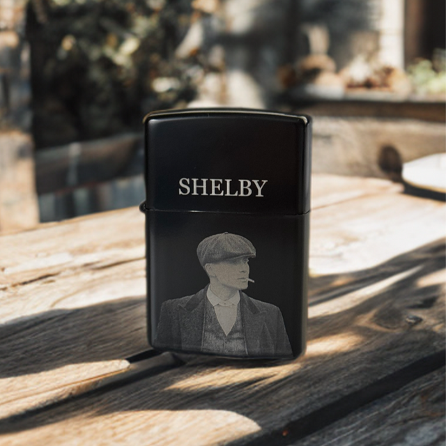 Melnas šķiltavas ar attēla gravējumu