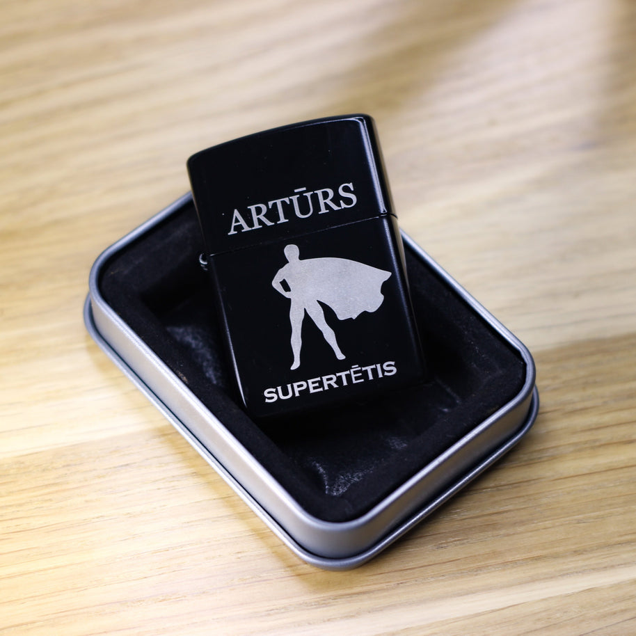 Personalizētas šķiltavas melnā krāsā ar gravējumu