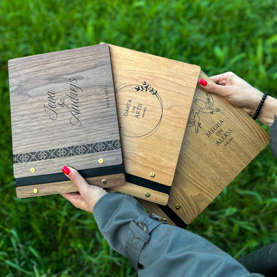 Kāzu viesu grāmatas cietajos koka vākos, personalizētas