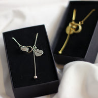 Kaklarotas sievietēm AMOR zelta un sudraba krāsā ar dāvanu iepakojumu.